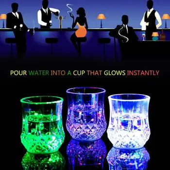 Kreatívne rozsvieti LED Šálky Automatické Blikajúce Pitnej Pohár Hrnčeky Farby Pivo, Whisky Skleného Pohára Na Bare Klubu Strany Dodávky